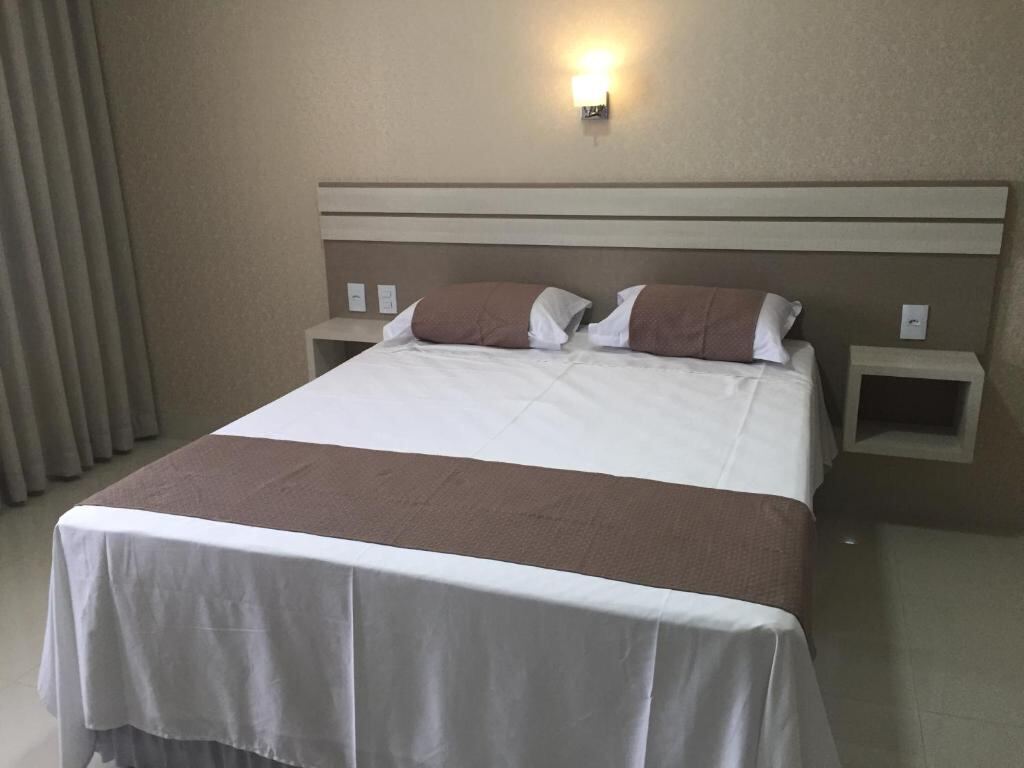 Deluxe Single Room bed detail
